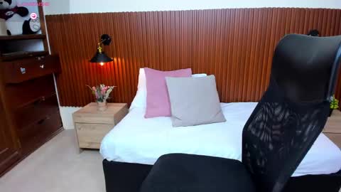 Snapshot of aabby_lee chatting on March 6, 7:43 pm Abby Lee online show from March 6, 7:43 pm