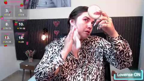 Snapshot of aabby_lee chatting on September 18, 8:33 pm Abby Lee online show from September 18, 8:33 pm