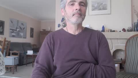 Snapshot of aalex1717 chatting on December 15, 9:35 am Aalex1717 online show from December 15, 9:35 am
