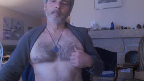 Snapshot of aalex1717 chatting on December 18, 7:47 am Aalex1717 online show from December 18, 7:47 am