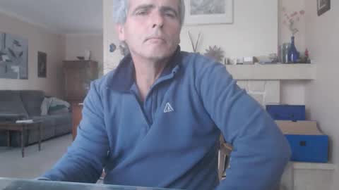 Snapshot of aalex1717 chatting on October 16, 6:36 am Aalex1717 online show from October 16, 6:36 am