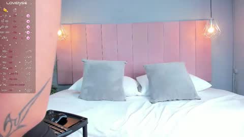 Snapshot of aarialove chatting on September 25, 10:46 pm A R I A L online show from September 25, 10:46 pm