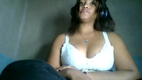 aariciah online show from June 19, 7:23 am