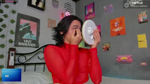 Snapshot of aaron_darkus chatting on January 19, 2:28 pm Aaron online show from January 19, 2:28 pm