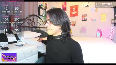 Snapshot of aaron_darkus chatting on November 8, 11:14 pm Aaron online show from November 8, 11:14 pm