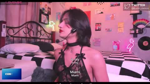 Snapshot of aaron_darkus chatting on November 20, 6:29 pm Aaron online show from November 20, 6:29 pm