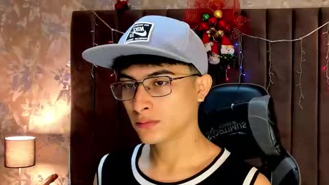 Aaron Ezequiel online show from December 21, 9:11 pm