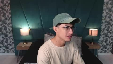 Snapshot of aaron_eze chatting on June 12, 12:26 pm Aaron Ezequiel online show from June 12, 12:26 pm