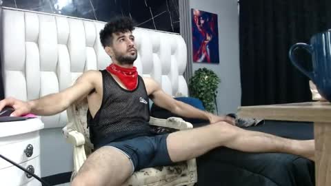 aaron_jones_1 online show from April 16, 10:12 pm