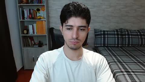 Snapshot of aaron_paul_ chatting on November 4, 7:46 pm Aaron online show from November 4, 7:46 pm