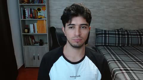 Snapshot of aaron_paul_ chatting on November 7, 6:30 pm Aaron online show from November 7, 6:30 pm