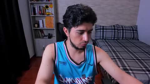 Snapshot of aaron_paul_ chatting on November 28, 9:28 pm Aaron online show from November 28, 9:28 pm