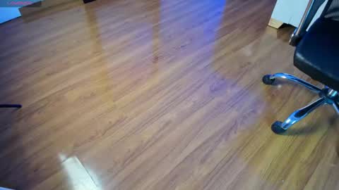 Snapshot of aaron_whitee chatting on January 8, 8:39 pm Aaron online show from January 8, 8:39 pm