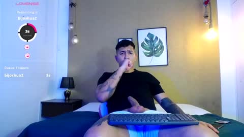 Snapshot of aaron_williams09 chatting on March 5, 10:00 am Your aron online show from March 5, 10:00 am