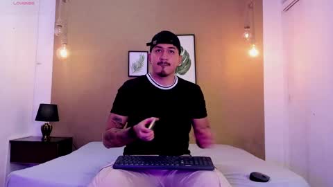 Snapshot of aaron_williams09 chatting on March 11, 3:37 am Your aron online show from March 11, 3:37 am