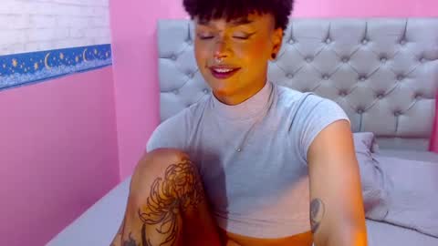 Snapshot of aaronbakers chatting on December 10, 2:48 am im NiallDun online show from December 10, 2:48 am