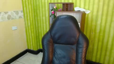 Snapshot of aaronbakers chatting on December 31, 6:59 am im NiallDun online show from December 31, 6:59 am