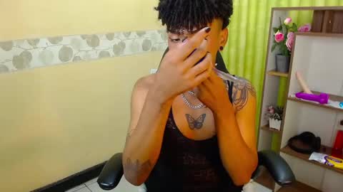 Snapshot of aaronbakers chatting on January 10, 3:50 am im NiallDun online show from January 10, 3:50 am