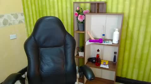 Snapshot of aaronbakers chatting on January 12, 5:45 am im NiallDun online show from January 12, 5:45 am