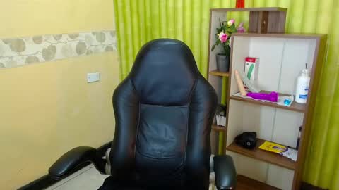 Snapshot of aaronbakers chatting on January 14, 10:27 am im NiallDun online show from January 14, 10:27 am