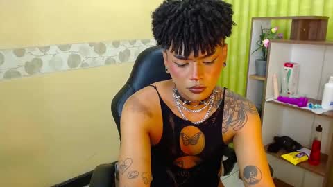 Snapshot of aaronbakers chatting on January 18, 9:56 am im NiallDun online show from January 18, 9:56 am