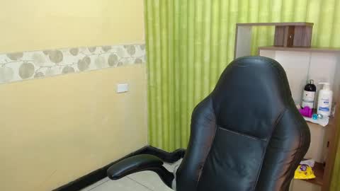 Snapshot of aaronbakers chatting on February 13, 2:45 am im NiallDun online show from February 13, 2:45 am