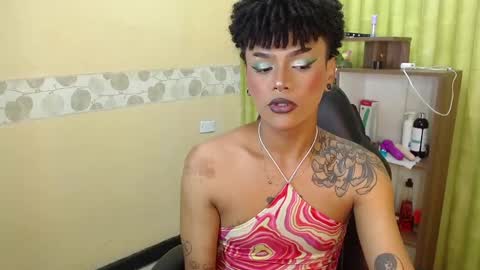 Snapshot of aaronbakers chatting on February 18, 3:21 am im NiallDun online show from February 18, 3:21 am