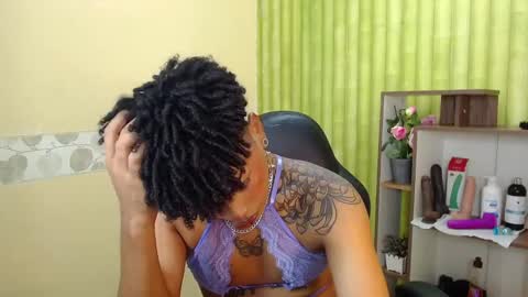 Snapshot of aaronbakers chatting on March 11, 3:48 am im NiallDun online show from March 11, 3:48 am