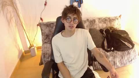 Aaron online show from February 4, 1:39 pm