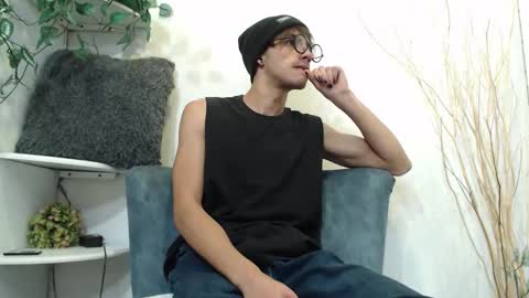 Aaron online show from February 12, 11:49 am