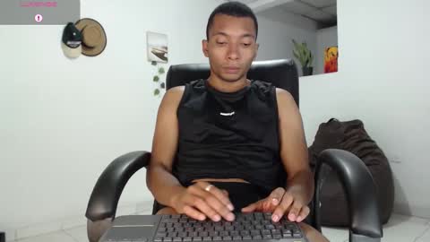 Snapshot of aaronblack1_ chatting on September 18, 8:38 am Heyy my name is Aaron online show from September 18, 8:38 am