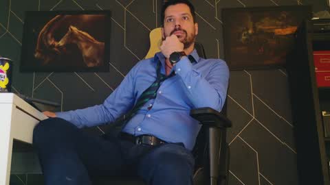 Snapshot of aaronbomer chatting on February 5, 6:13 am Aaron online show from February 5, 6:13 am