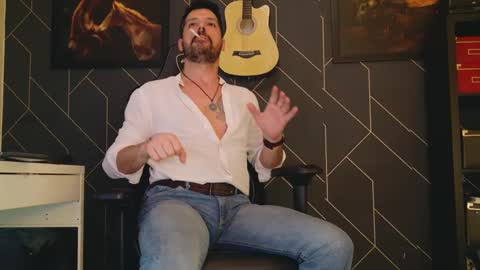 Snapshot of aaronbomer chatting on February 7, 10:09 pm Aaron online show from February 7, 10:09 pm