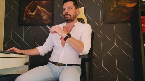 Snapshot of aaronbomer chatting on February 9, 12:19 pm Aaron online show from February 9, 12:19 pm