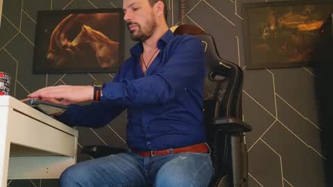 Snapshot of aaronbomer chatting on February 14, 7:17 am Aaron online show from February 14, 7:17 am