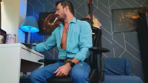 Snapshot of aaronbomer chatting on September 18, 7:10 am Aaron online show from September 18, 7:10 am