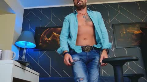 Snapshot of aaronbomer chatting on September 18, 7:16 pm Aaron online show from September 18, 7:16 pm