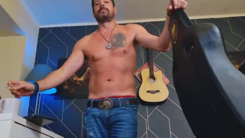 Snapshot of aaronbomer chatting on October 1, 2:39 am Aaron online show from October 1, 2:39 am