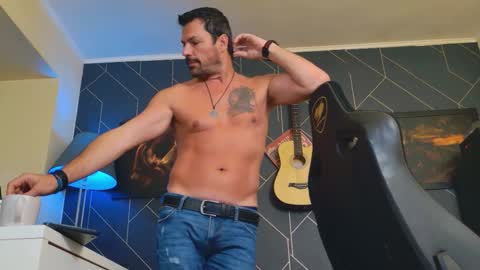 Snapshot of aaronbomer chatting on October 7, 4:20 am Aaron online show from October 7, 4:20 am