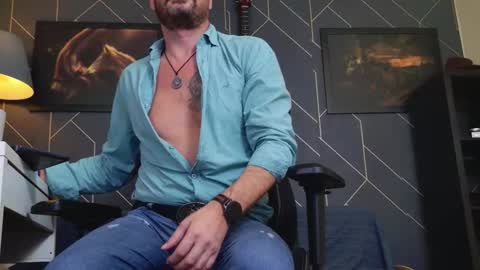 Snapshot of aaronbomer chatting on November 5, 6:30 pm Aaron online show from November 5, 6:30 pm