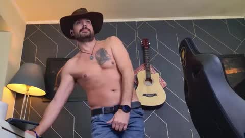 Snapshot of aaronbomer chatting on November 16, 5:35 am Aaron online show from November 16, 5:35 am