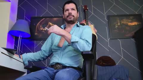 Snapshot of aaronbomer chatting on December 1, 5:45 am Aaron online show from December 1, 5:45 am