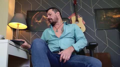 Snapshot of aaronbomer chatting on December 18, 7:03 am Aaron online show from December 18, 7:03 am