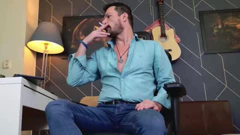 Snapshot of aaronbomer chatting on December 21, 2:13 pm Aaron online show from December 21, 2:13 pm