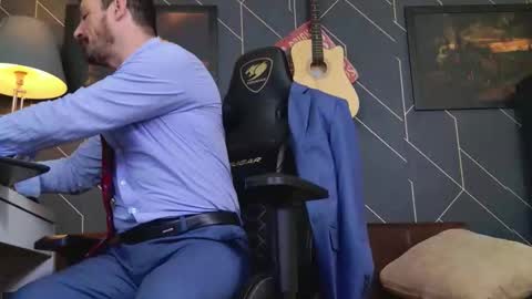 Snapshot of aaronbomer chatting on December 22, 2:19 am Aaron online show from December 22, 2:19 am