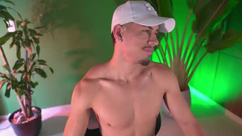 AARON  online show from April 4, 3:53 pm