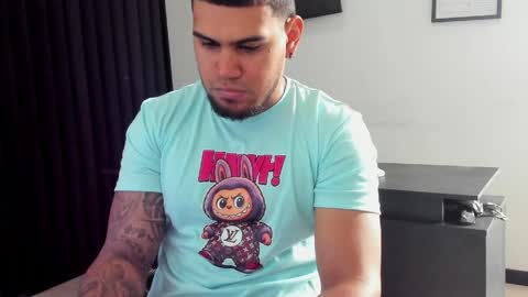 ig aaron hunter123 online show from April 6, 1:23 pm