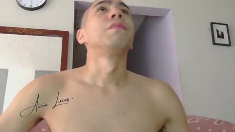 Snapshot of aaronlucasx_ chatting on January 21, 12:39 pm Aaron online show from January 21, 12:39 pm