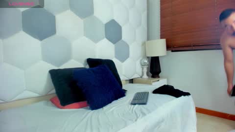 Snapshot of aaronvegaa chatting on January 12, 7:19 pm Aaron Vegaa online show from January 12, 7:19 pm