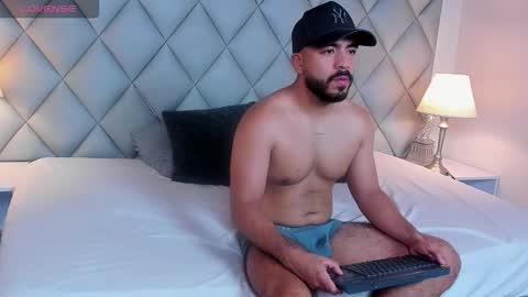 Snapshot of aaronvegaa chatting on January 15, 4:44 pm Aaron Vegaa online show from January 15, 4:44 pm